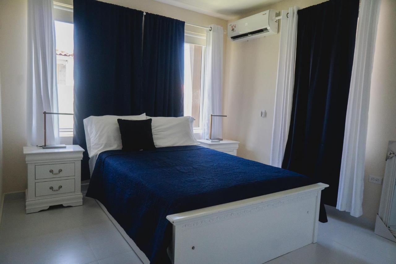 Appartement Pavia'S Centerpoint Oasis à Oranjestad Extérieur photo